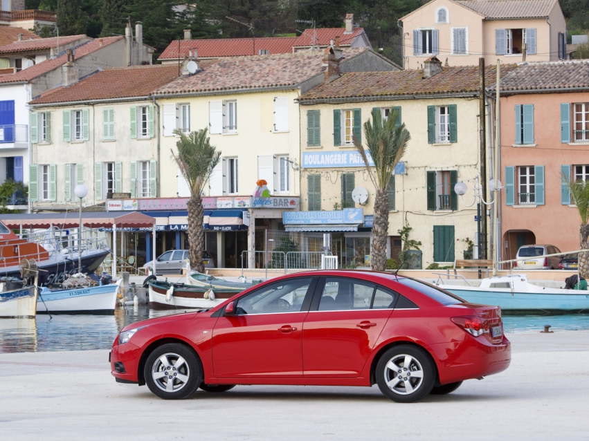 Авто обои Chevrolet Cruze Sedan 2010