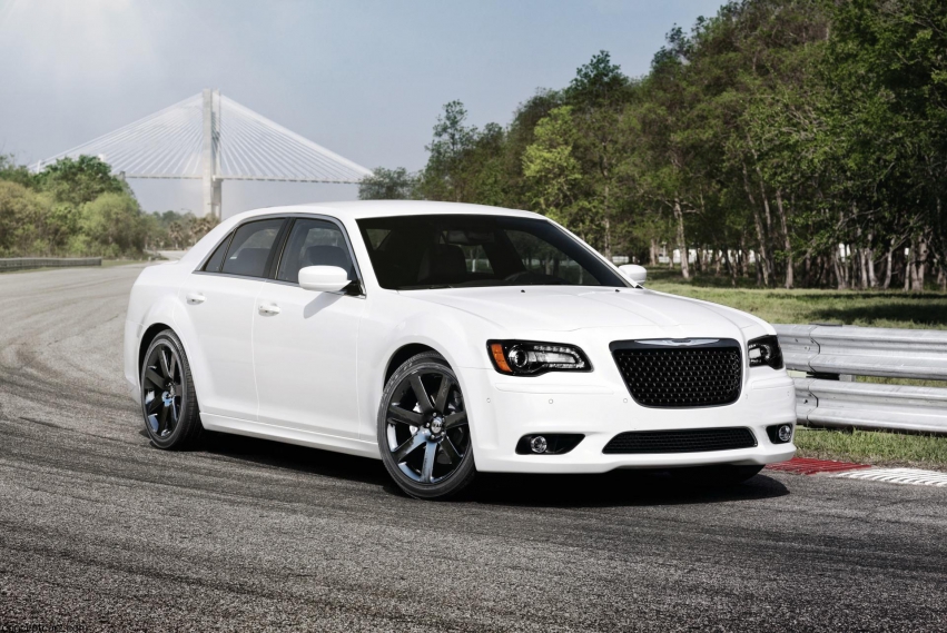 Авто обои Chrysler 300 SRT8 2012