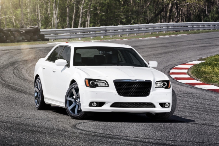 Авто обои Chrysler 300 SRT8 2012