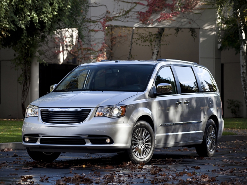 Авто обои Chrysler Town&Country Minivan 2011