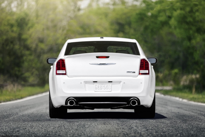 Авто обои Chrysler 300 SRT8 2012