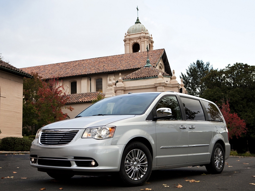 Авто обои Chrysler Town&Country Minivan 2011