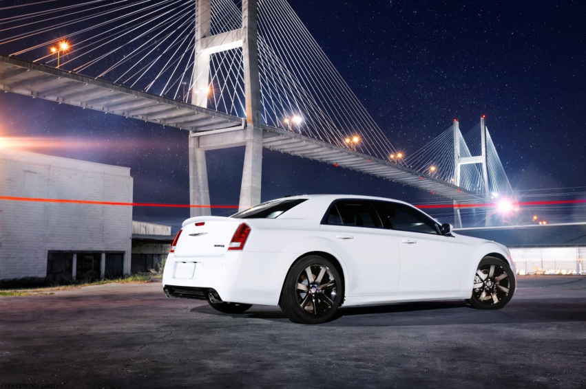 Авто обои Chrysler 300 SRT8 2012