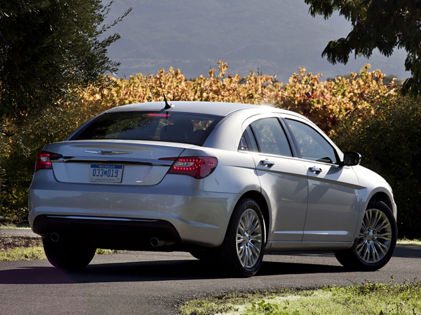 Авто обои Chrysler 200 Sedan 2010