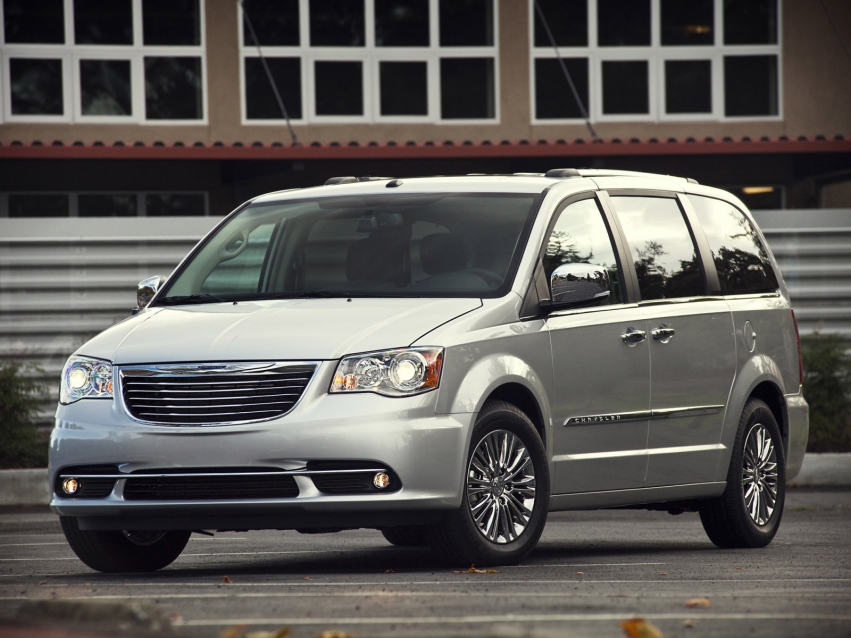 Авто обои Chrysler Town&Country Minivan 2011