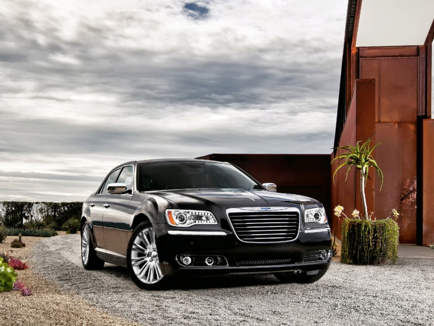 Авто обои Chrysler 300 Sedan 2011