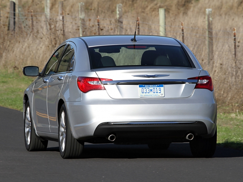 Авто обои Chrysler 200 Sedan 2010