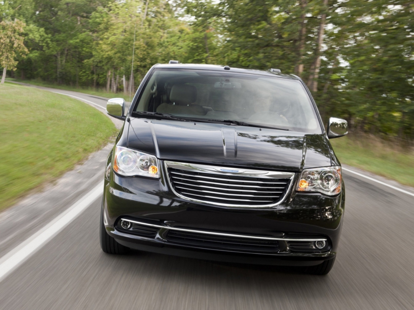 Авто обои Chrysler Town&Country Minivan 2011