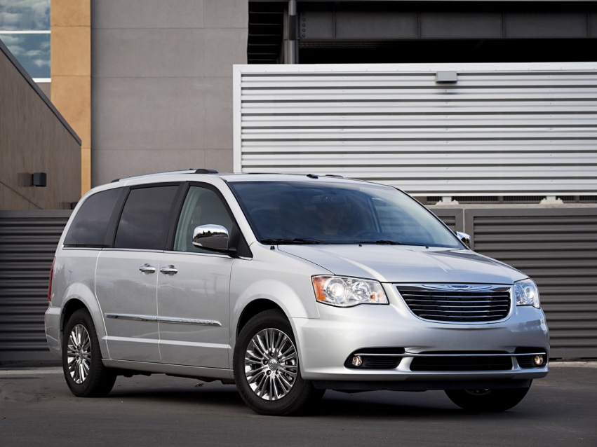 Авто обои Chrysler Town&Country Minivan 2011