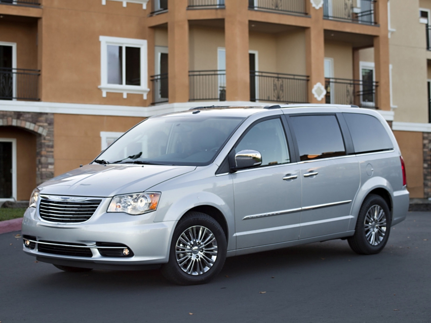 Авто обои Chrysler Town&Country Minivan 2011