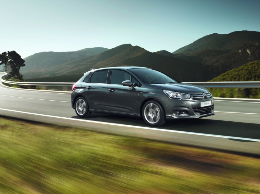 Авто обои Citroen C4 Hatchback 2010