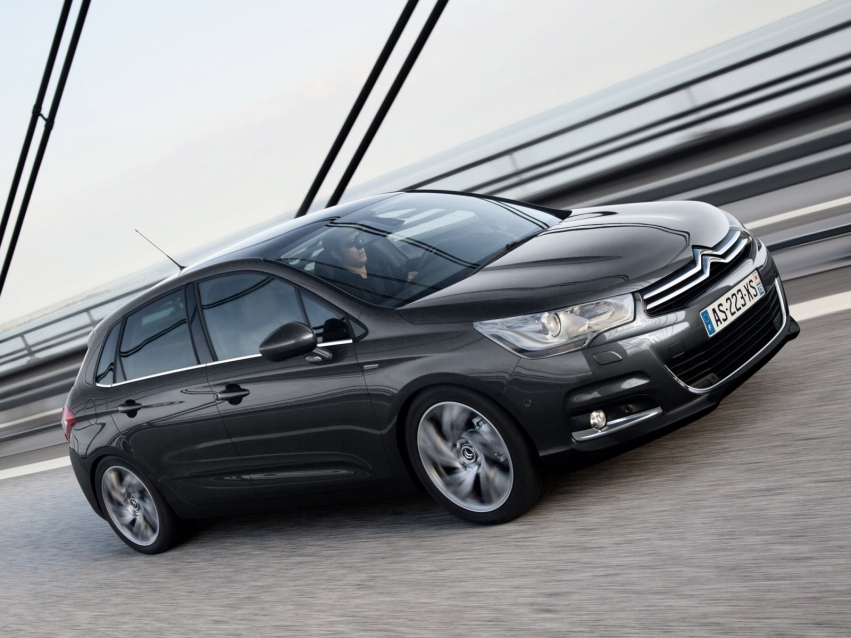 Авто обои Citroen C4 Hatchback 2010