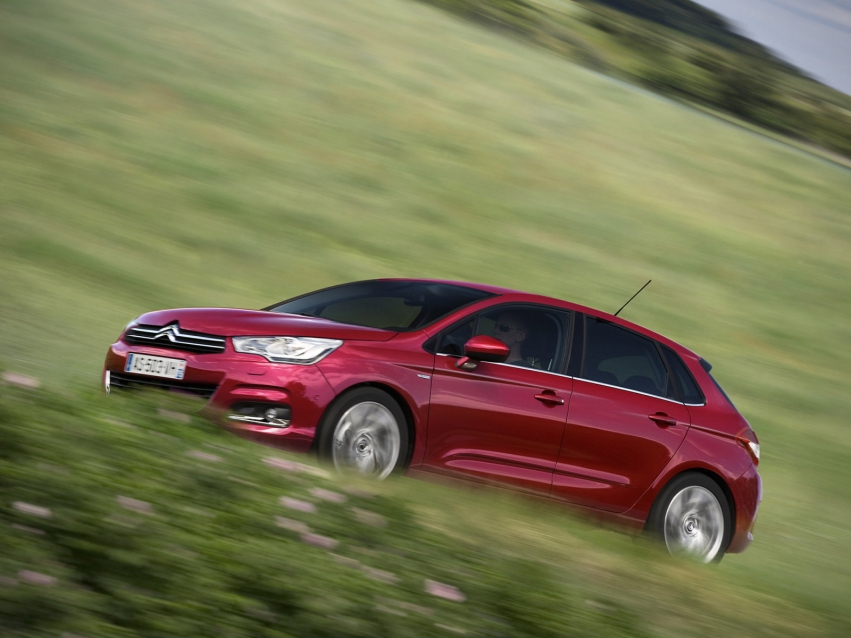 Авто обои Citroen C4 Hatchback 2010