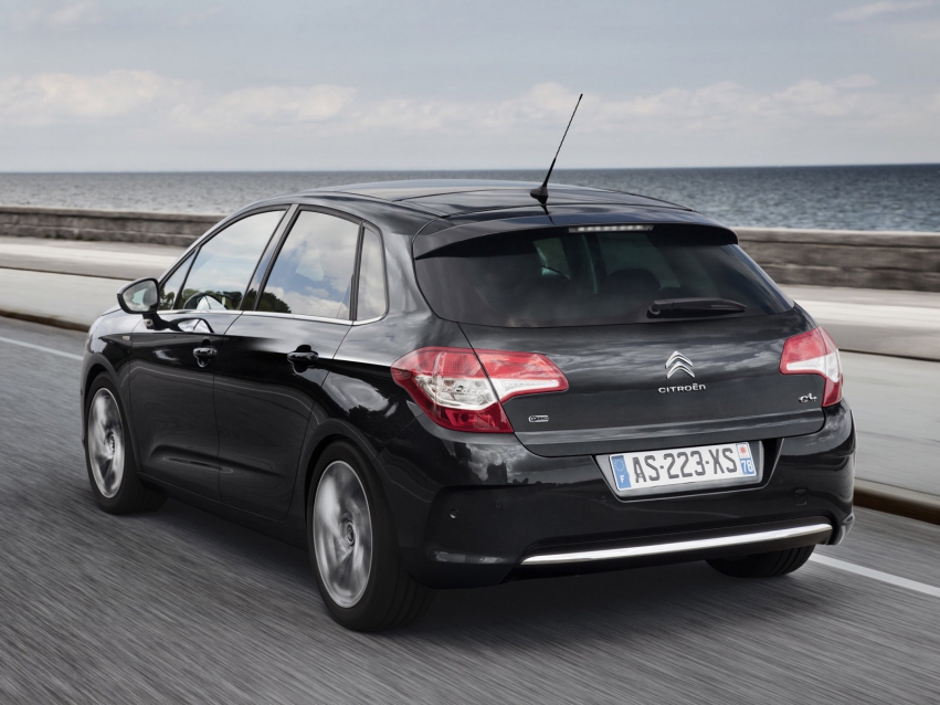 Авто обои Citroen C4 Hatchback 2010