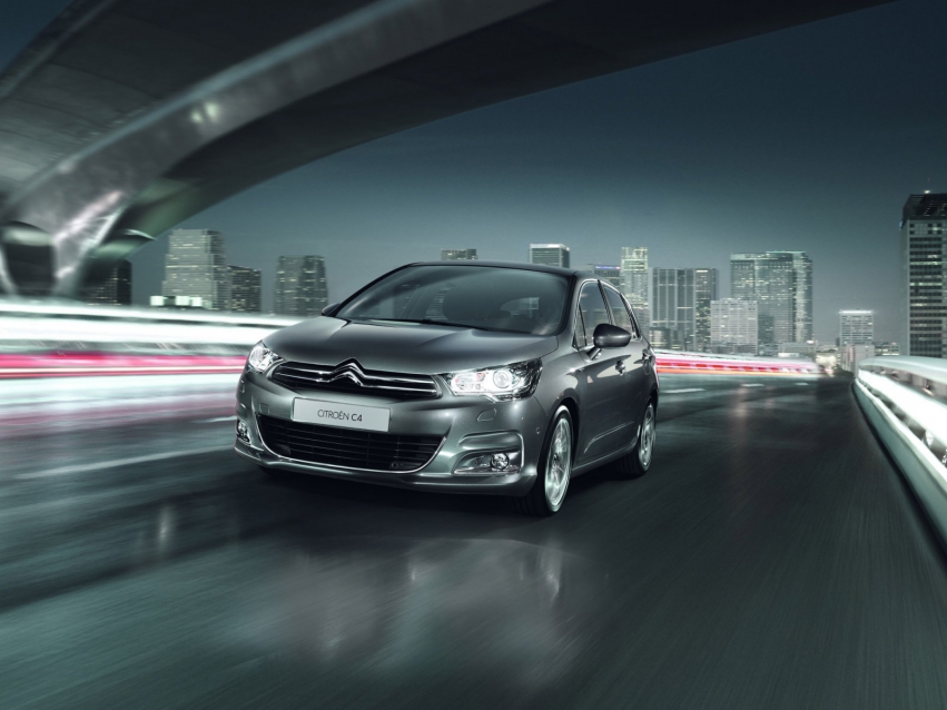 Авто обои Citroen C4 Hatchback 2010