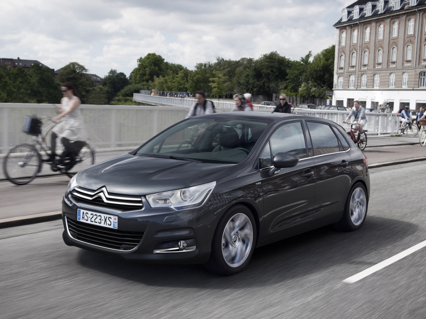 Авто обои Citroen C4 Hatchback 2010