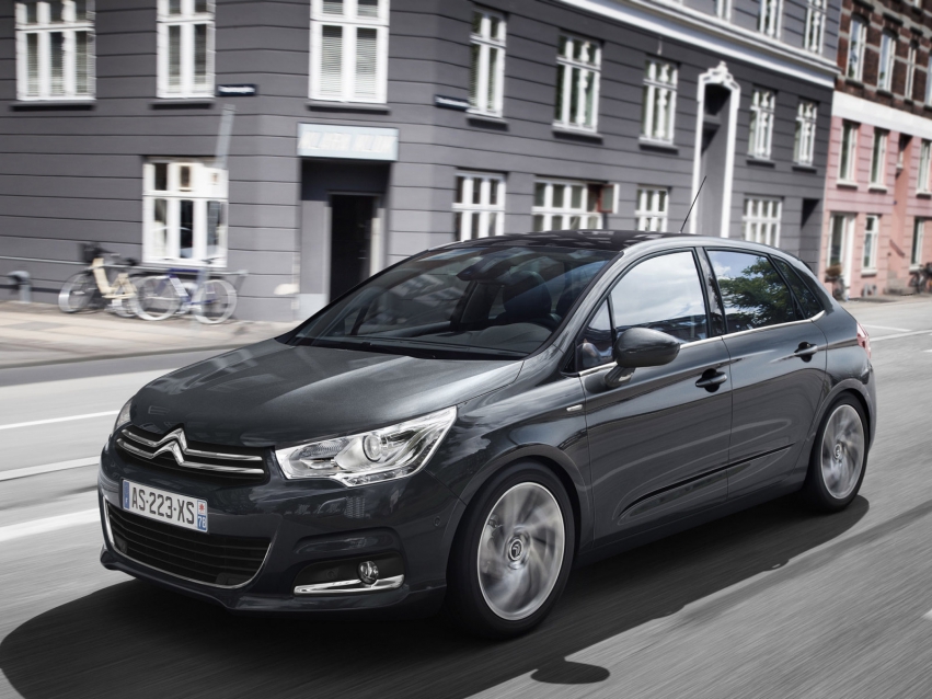 Авто обои Citroen C4 Hatchback 2010