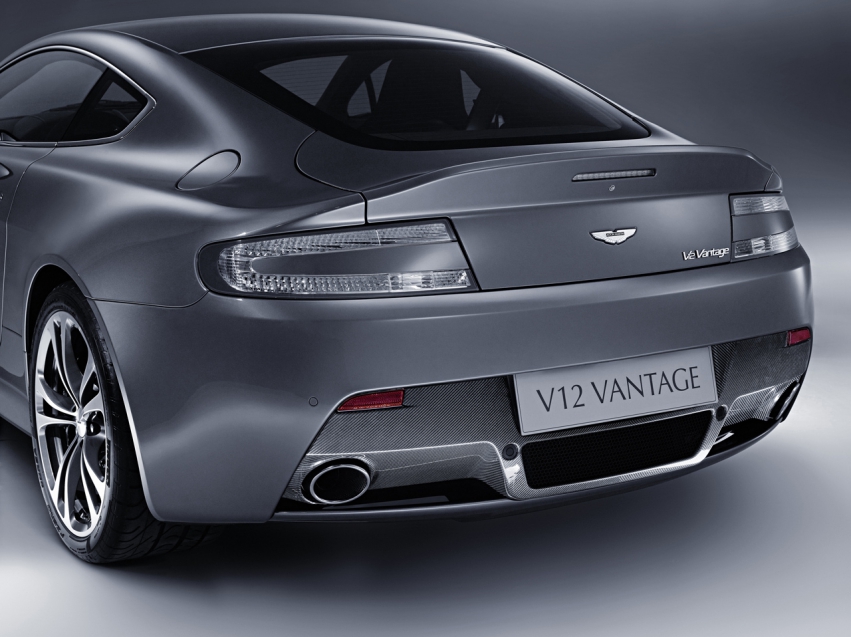 Авто обои Aston Martin Aston Martin V12 Vantage