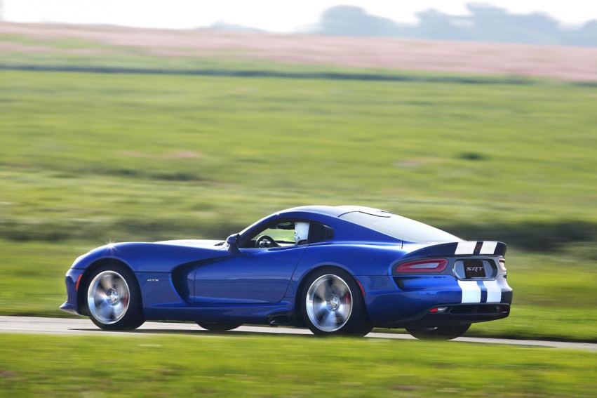 Авто обои Dodge SRT Viper 2013