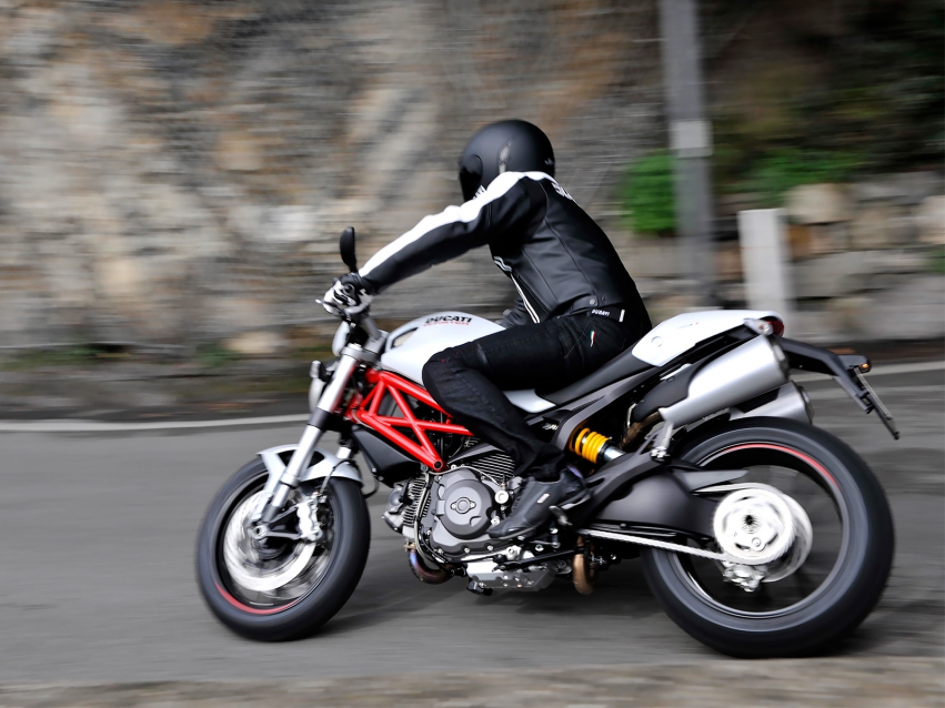 Мото обои Ducati Monster 796