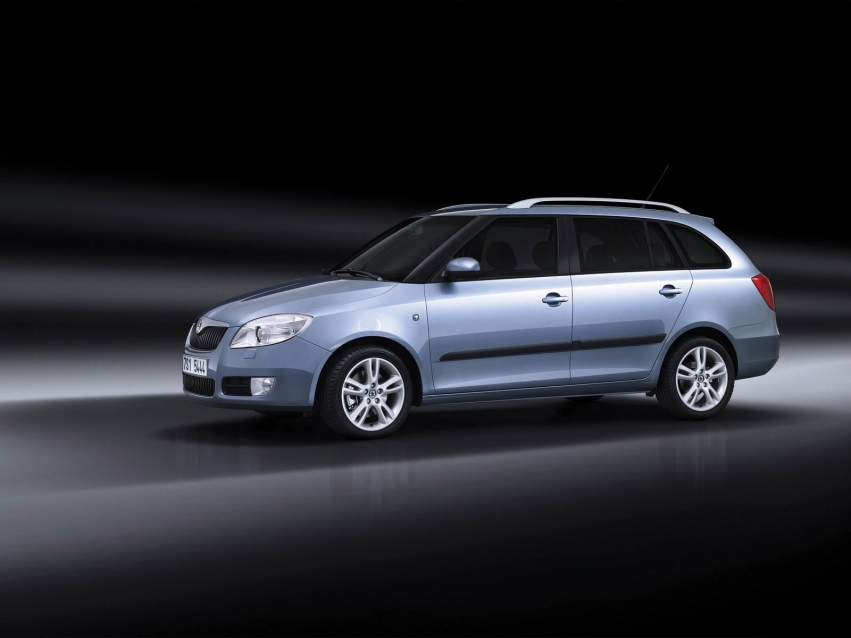 Авто обои Skoda Skoda Fabia Combi (2008)