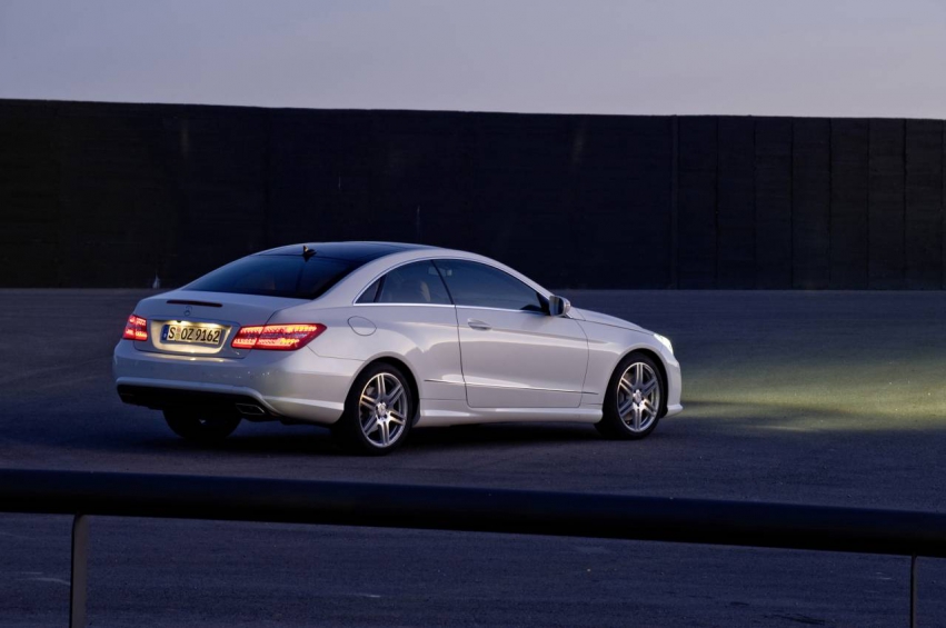 Авто обои Mercedes-Benz E-Class Coupe 2010