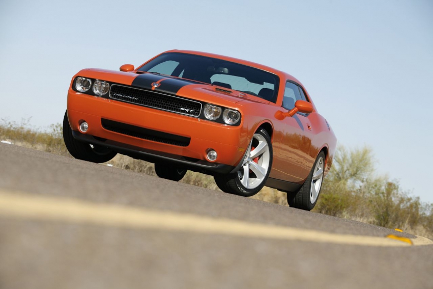 Авто обои Dodge 2008 Dodge Challenger SRT8