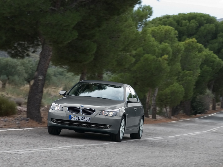 Авто обои BMW 2008 BMW 5 Series