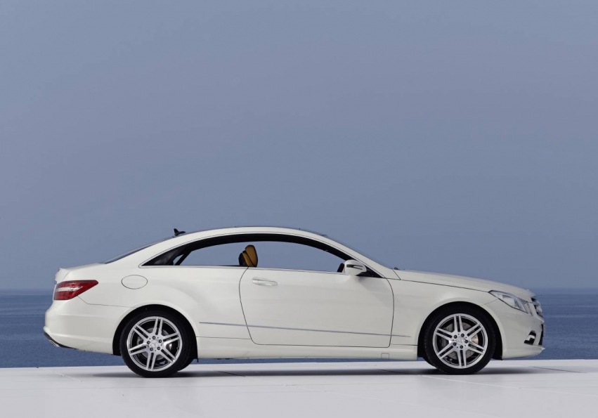 Авто обои Mercedes-Benz E-Class Coupe 2010