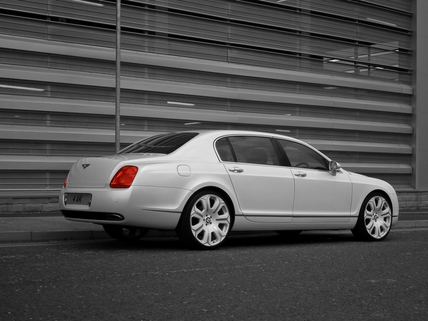 Авто обои Bentley Project Kahn Pearl White Flying Spur 2009