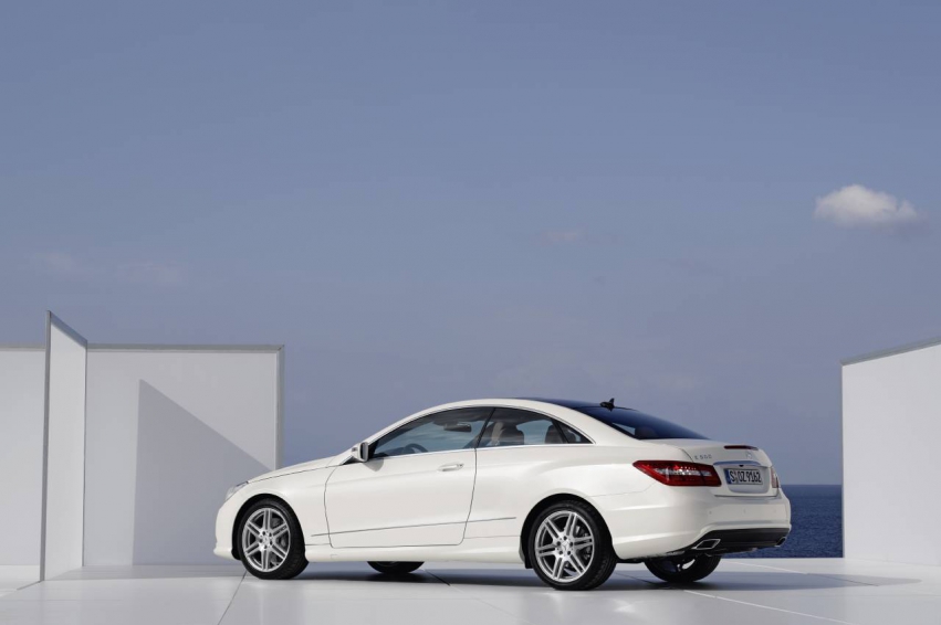 Авто обои Mercedes-Benz E-Class Coupe 2010