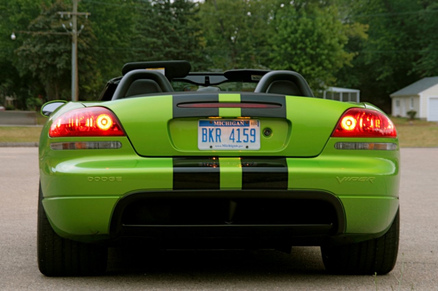 Авто обои Dodge Dodge Viper SRT-10 2008