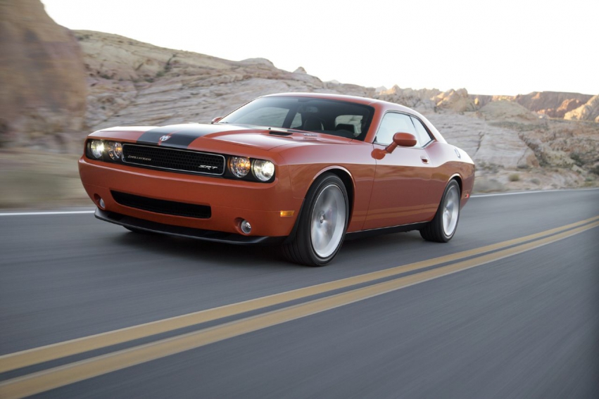 Авто обои Dodge 2008 Dodge Challenger SRT8