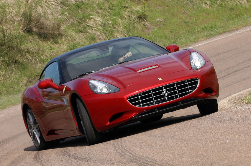 Авто обои Ferrari California 2013