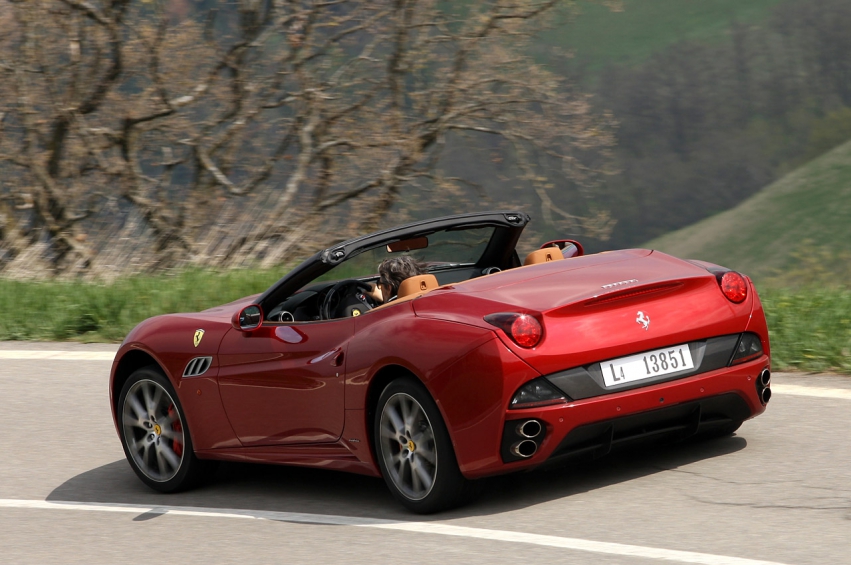 Авто обои Ferrari California 2013