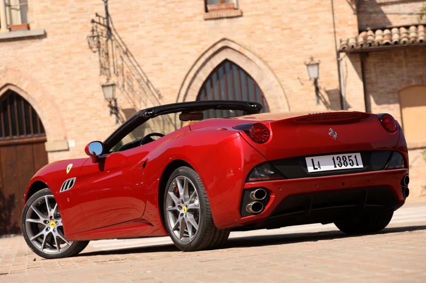 Авто обои Ferrari California 2013