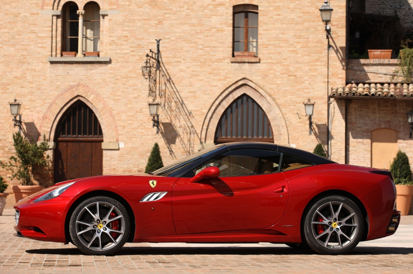 Авто обои Ferrari California 2013