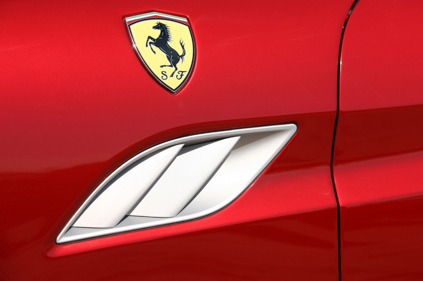 Авто обои Ferrari California 2013