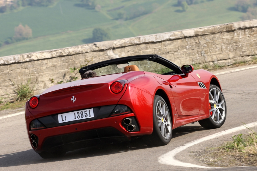 Авто обои Ferrari California 2013