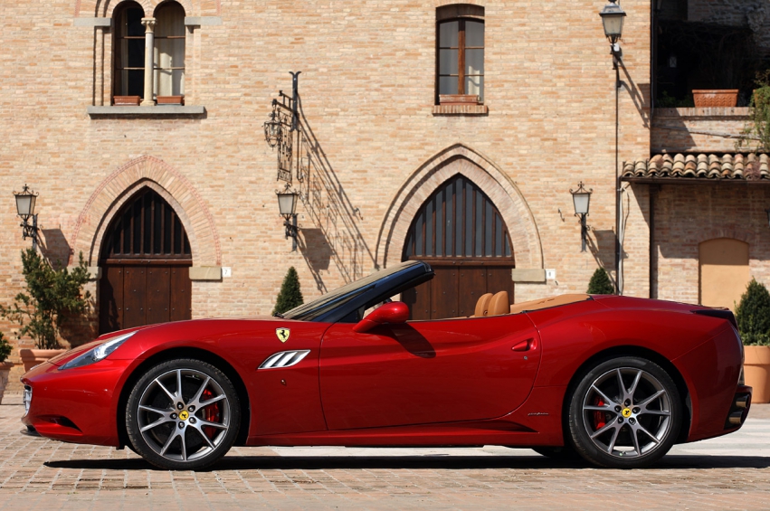 Авто обои Ferrari California 2013