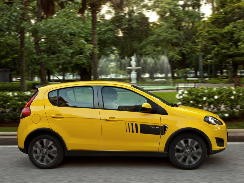 Авто обои Fiat Palio Hatchback 2011 