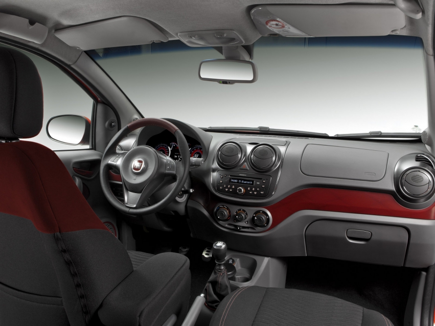 Авто обои Fiat Palio Hatchback 2011 