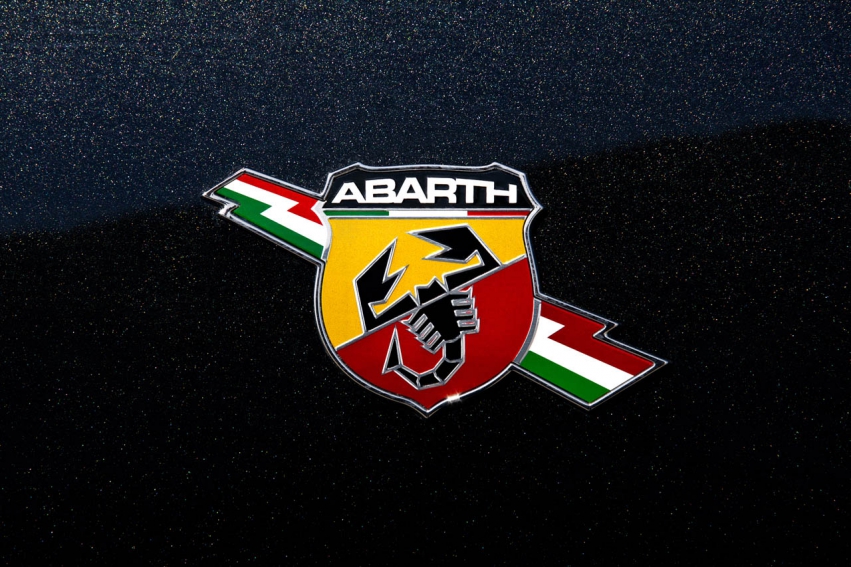 Авто обои Fiat 500 Abarth 2012