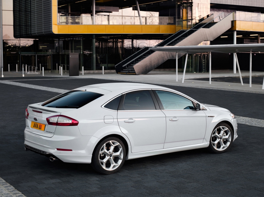 Авто обои Ford Mondeo Hatchback 2010