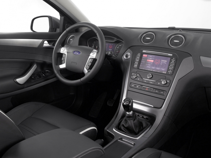 Авто обои Ford Mondeo Hatchback 2010