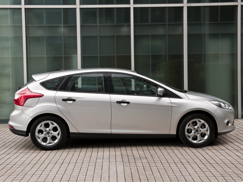 Авто обои Ford Focus Hatchback 2011