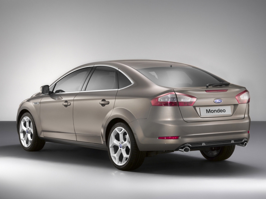 Авто обои Ford Mondeo Hatchback 2010