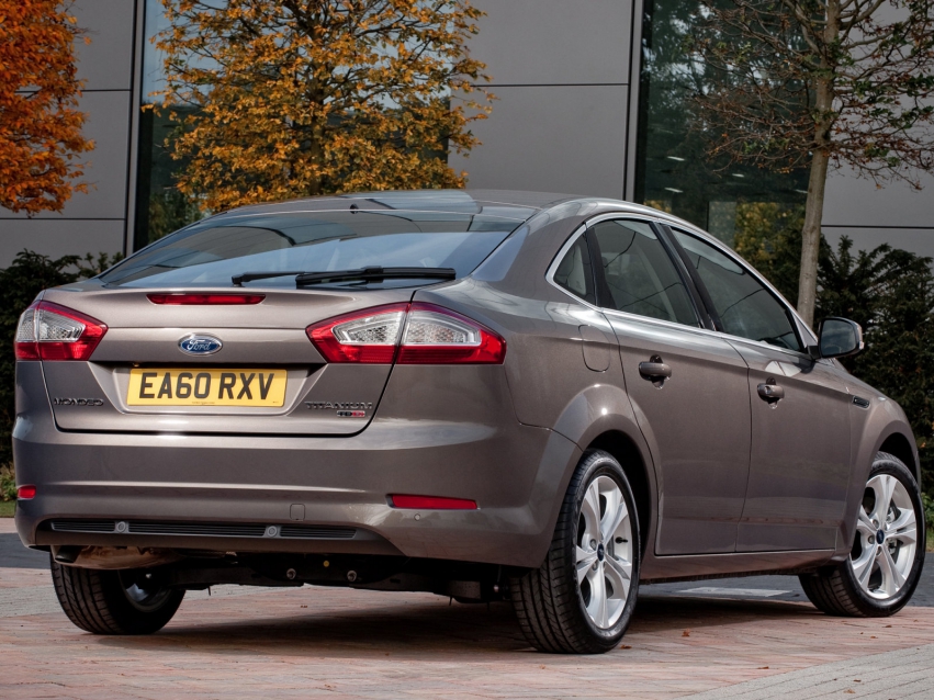 Авто обои Ford Mondeo Hatchback 2010