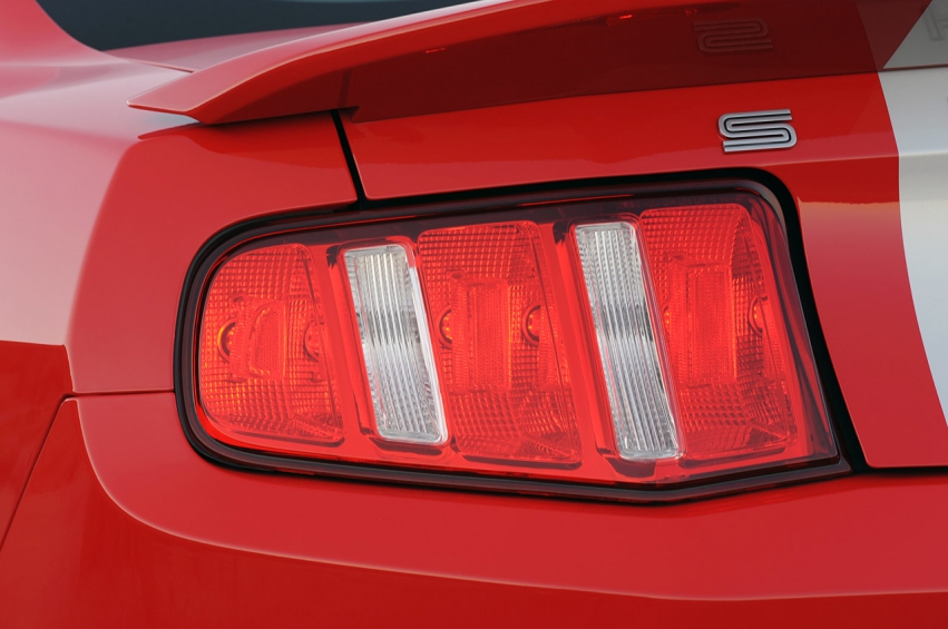 Авто обои Ford Mustang RED Shelby GT500 2010