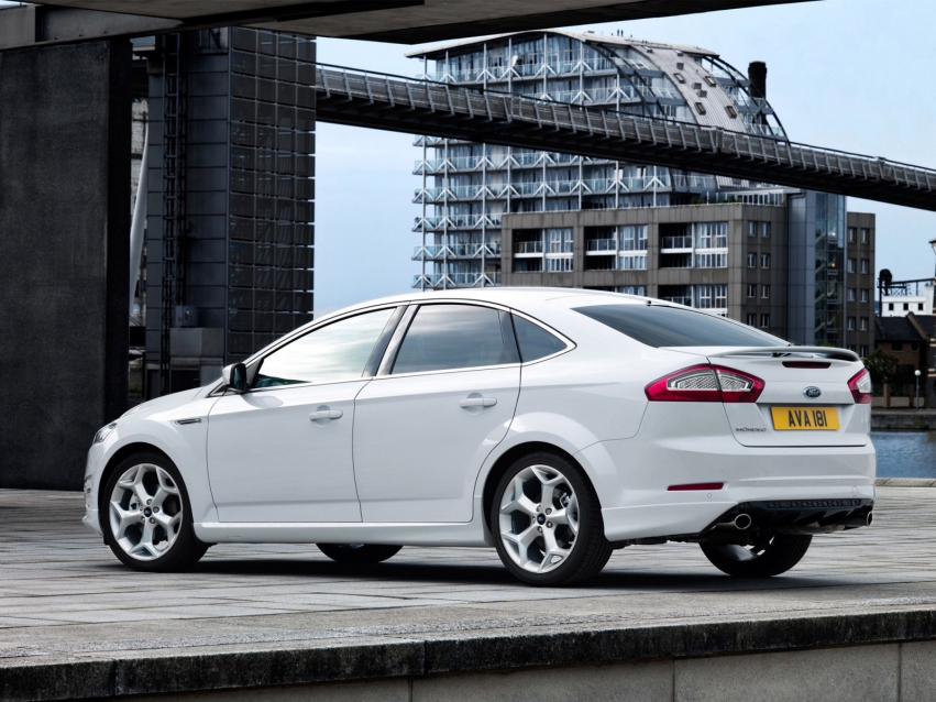 Авто обои Ford Mondeo Hatchback 2010